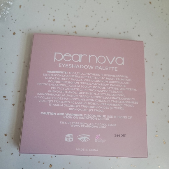 Eyeshadow Palette - Picture 3 of 5